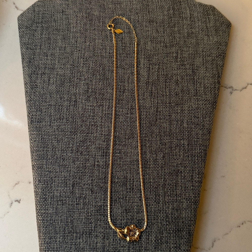 Sarah Coventry gold tone flower pendant necklace - Picture 2 of 5